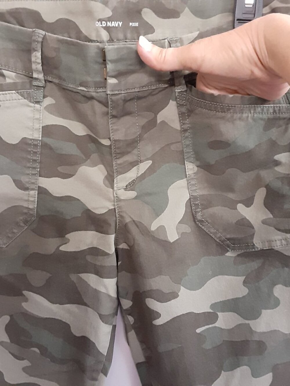 Old Navy Pixie Women's Size 6 Green Camo Mid Rise Pants 96% Cotton Pockets - Picture 2 of 11